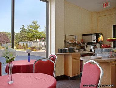 Ramada By Wyndham Flemington Restaurante foto